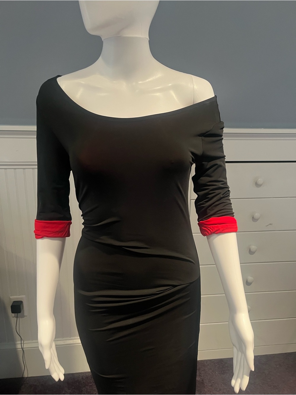 Donna Karan Collection Classic Black Jersey Body-con Dress with Red Accents - Picture 4 of 15
